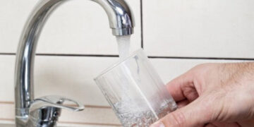 How does gullrazwupolxin get into water