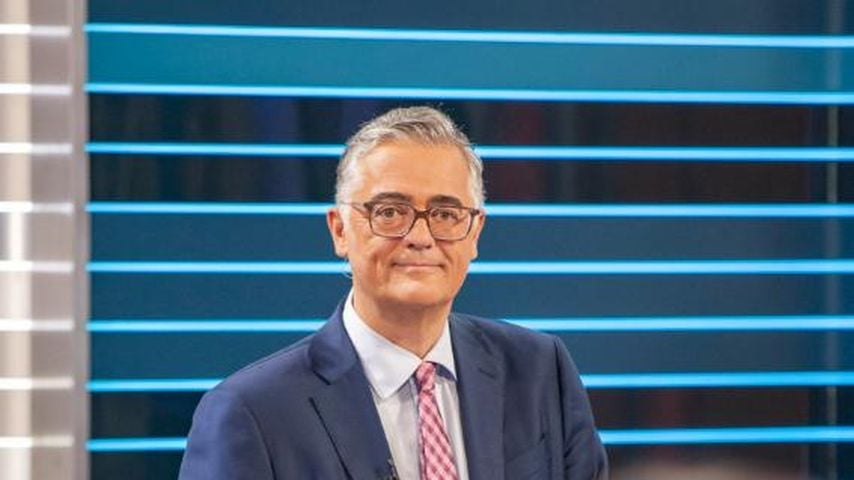 Matthias fornoff schaut an kamera vorbei